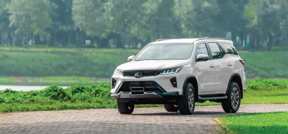 FORTUNER 2.4AT 4X2
