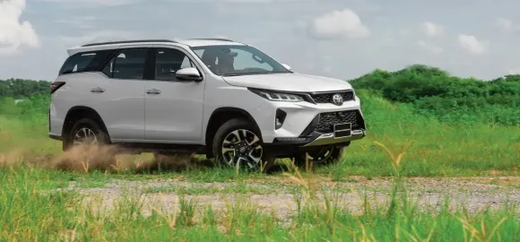 FORTUNER 2.4AT 4X2